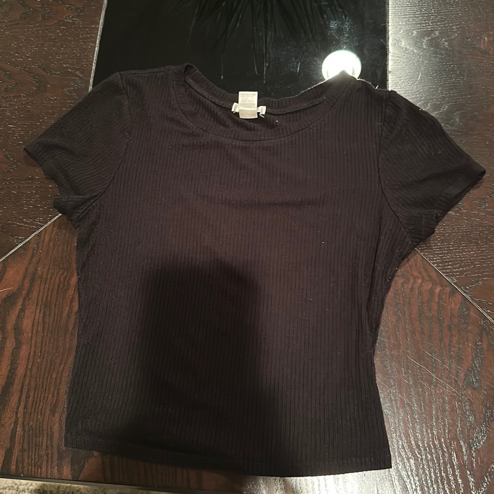 Cropped black tee